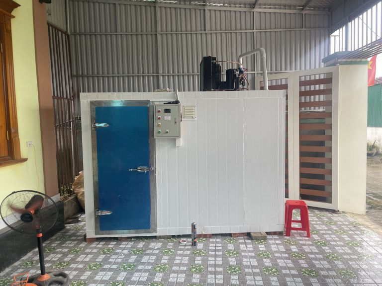 Cụm máy nén lắp trên nóc kho lạnh