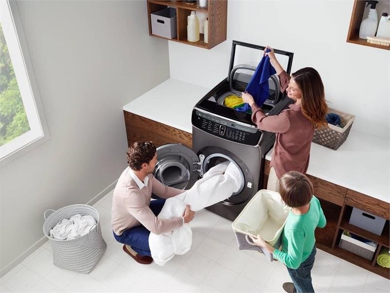 Mua máy giặt loại nào phù hợp khi nhà có trẻ nhỏ